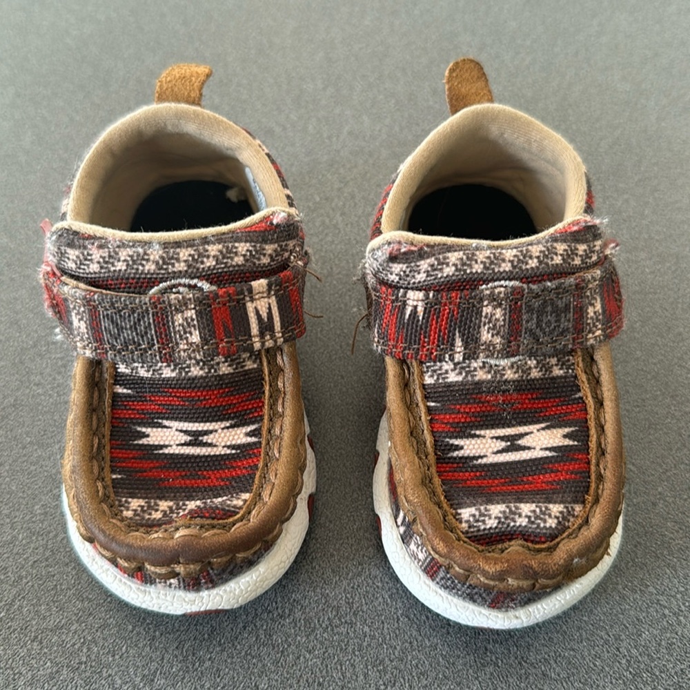 Gently used Hooey by Twisted X Infant Southwestern Print Lopers